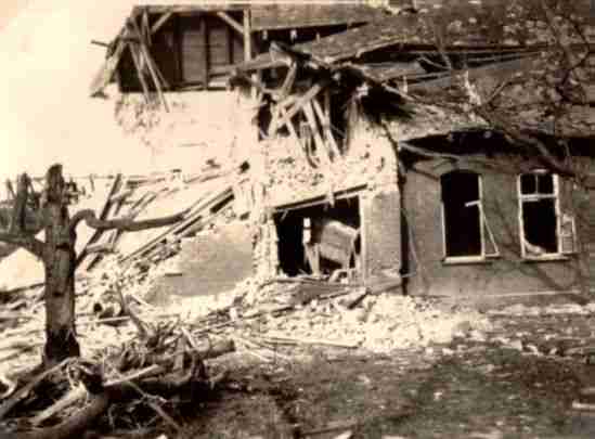 Bombe auf die Schule in Westerbeverstedt 1942